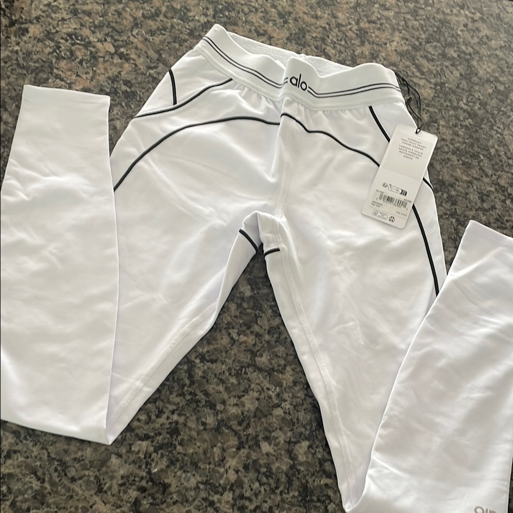 ALO Yoga White Leggings for Effortless Style